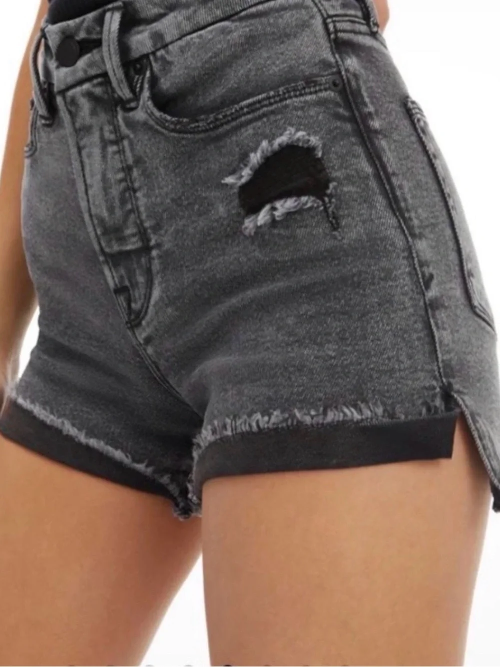 Good American Good Curve Distressed Denim Shorts Gray Wash Size 6 / 28 - Baddie